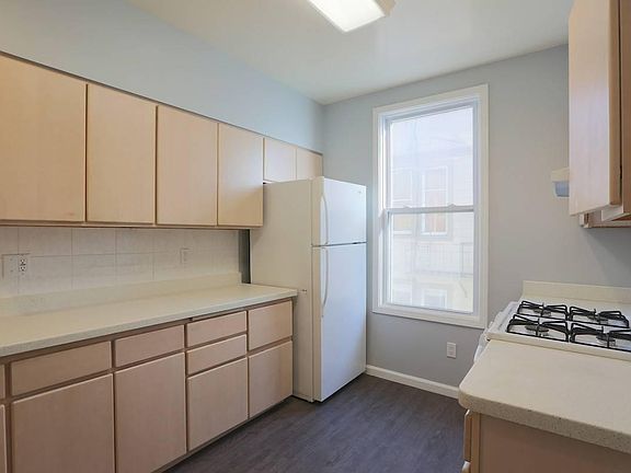 3rd image of 543 Vallejo St #1B