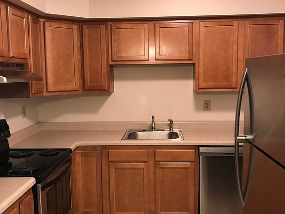 4th image of 3 Colatosti Pl APT 12