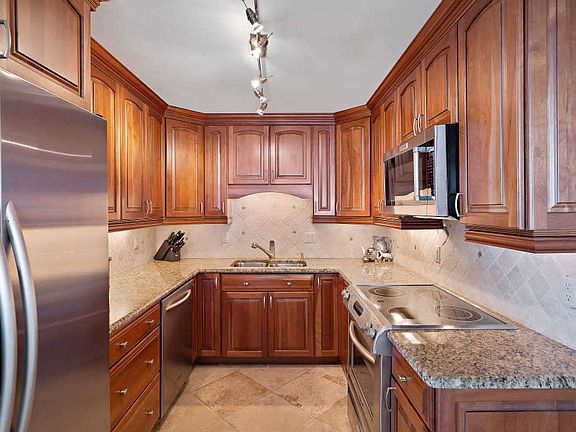 4th image of 108 Lakeshore Dr APT 1841