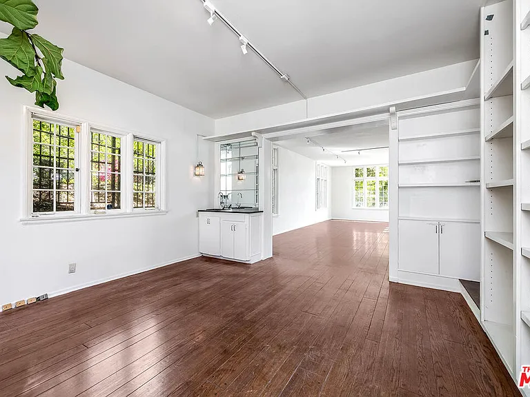 2441 Glendower Ave — Photo 12