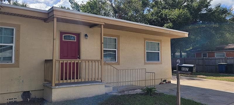 1st image of 807 Palm Bluff St