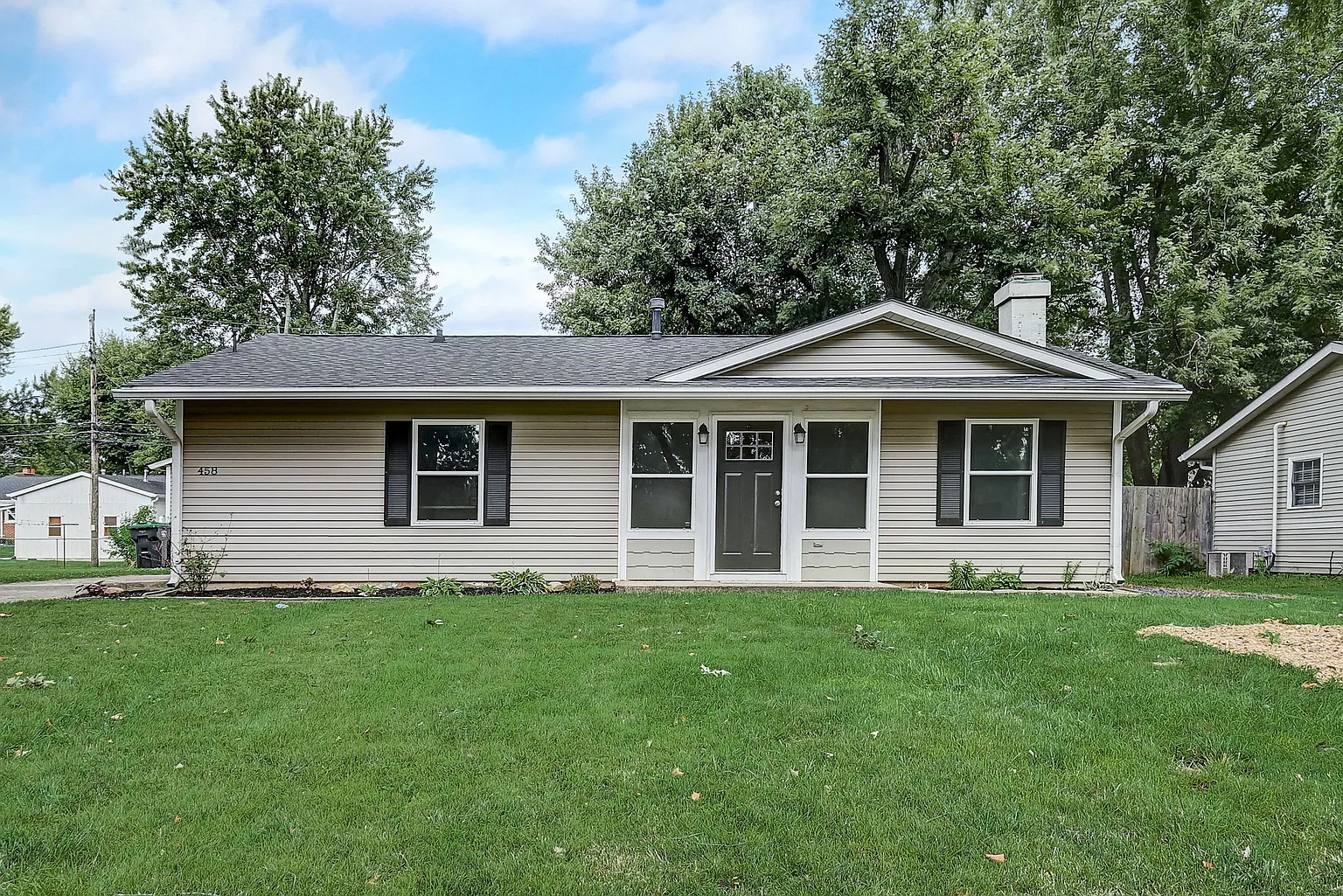 458 Parkview Dr photo 1
