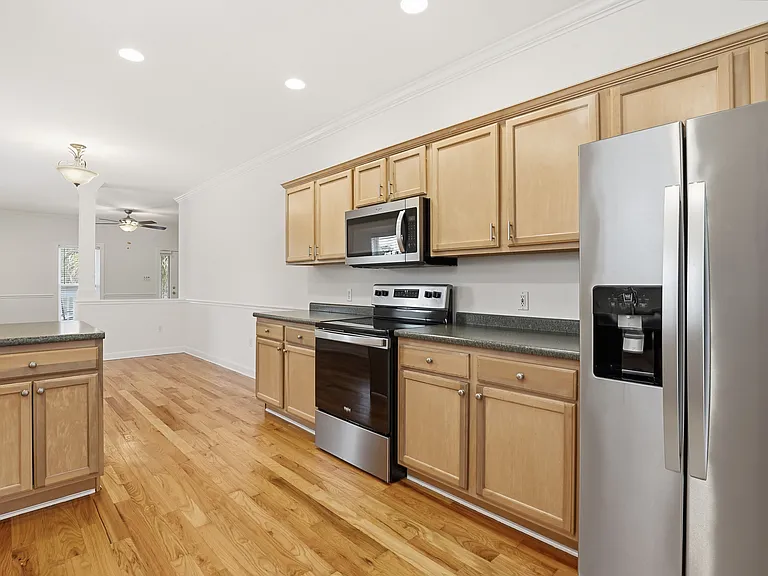 202 Penrose Dr — Photo 14