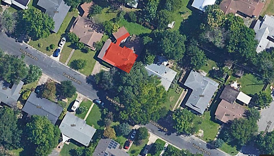 1st image of 1308 Yorkshire Dr #B