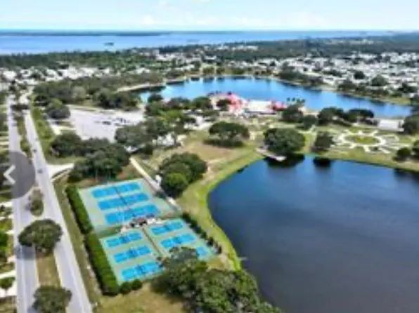 620 Papaya Cir, Barefoot Bay, FL 32976