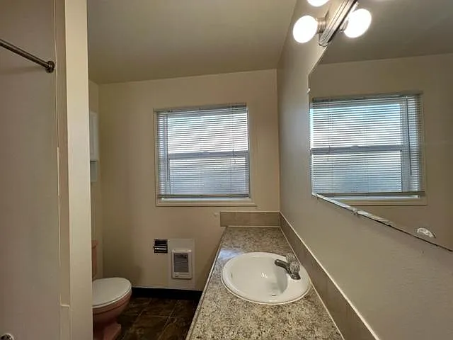901 W 11th St — Photo 13