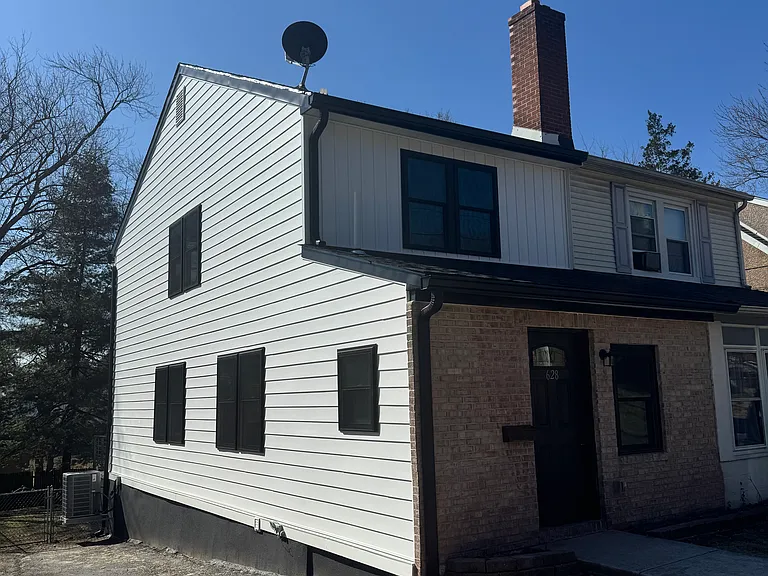 628 E Springfield Rd — Photo 11