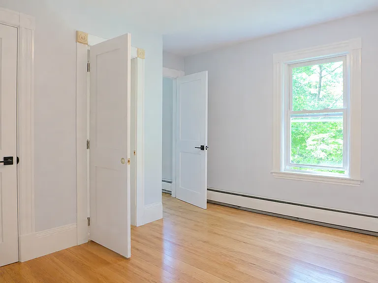 110 Woodstock St — Photo 3