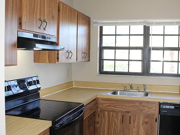 Home For Sale In Walton Court
