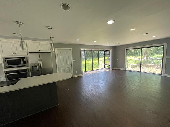 5th image of 2622 Chelsea Ln