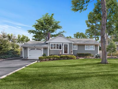 18 Columbine Ave N, Hampton Bays, NY, 11946