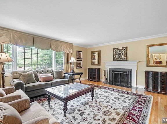 2nd image of 4 Abbey Ct