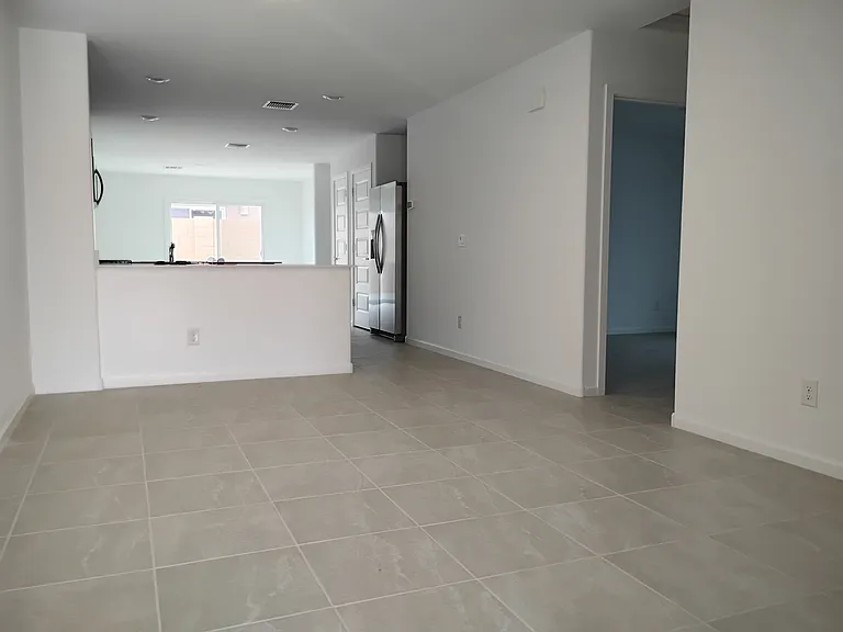 9675 W Piccadilly Rd — Photo 27