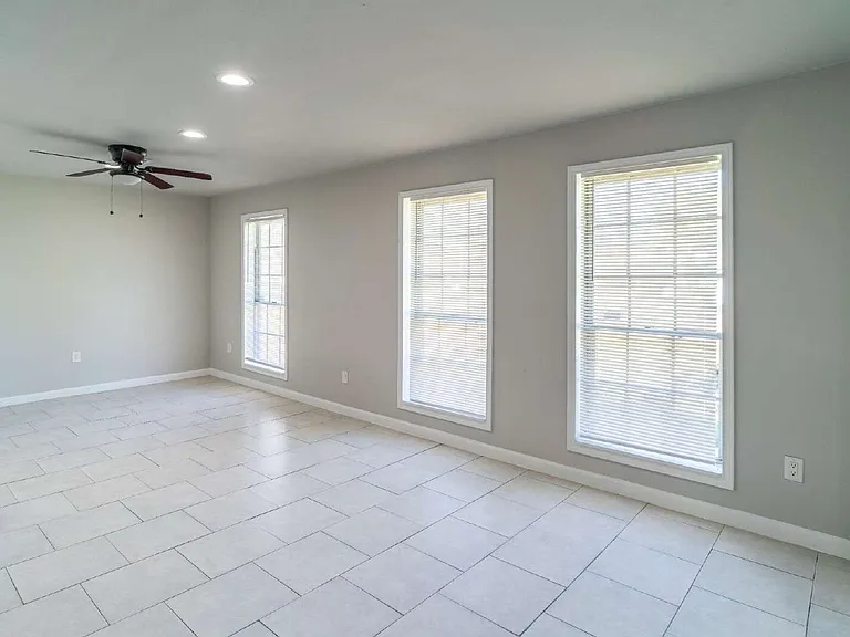 11623 Rowan Ln — Photo 6