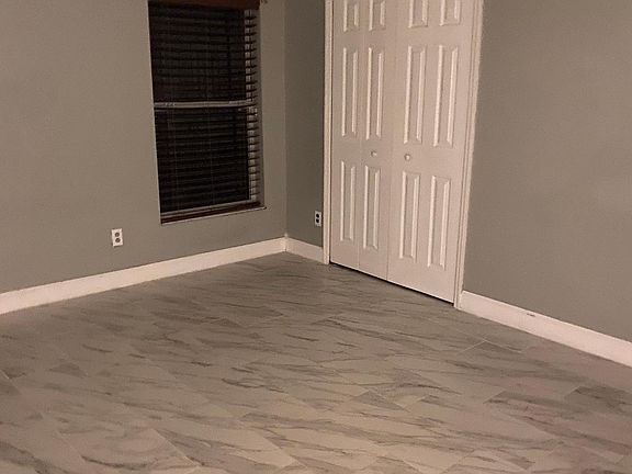 4th image of 624 NE Van Loon Ln