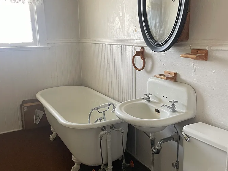 909 W Silver St #911 — Photo 1