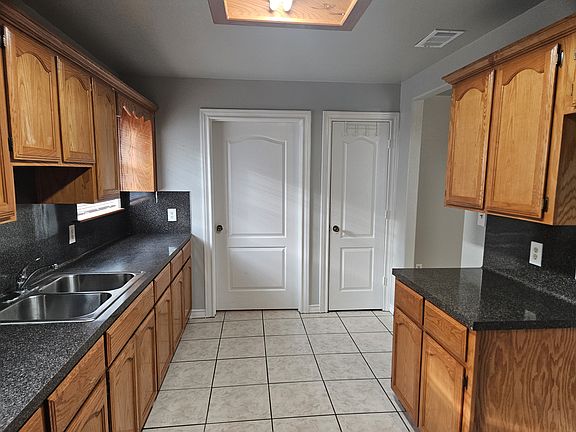 3rd image of 569 Avenida Del Sol