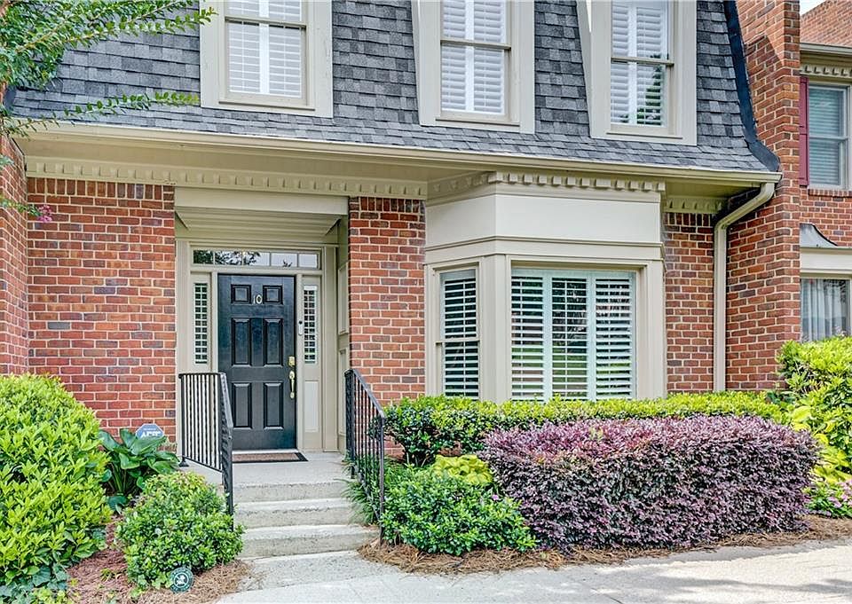1st image of 10 Plantation Dr NE