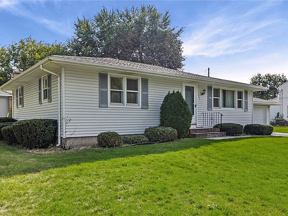 3rd image of 135 Dierdre Dr