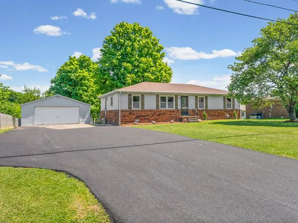 711 Sanderson Dr, Hopkinsville, KY 42240