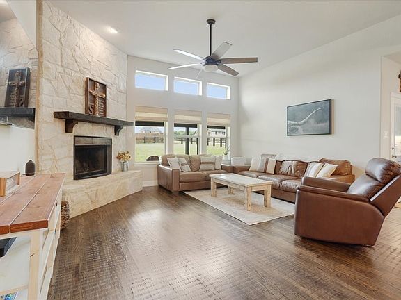 4th image of 1205 Redbud St