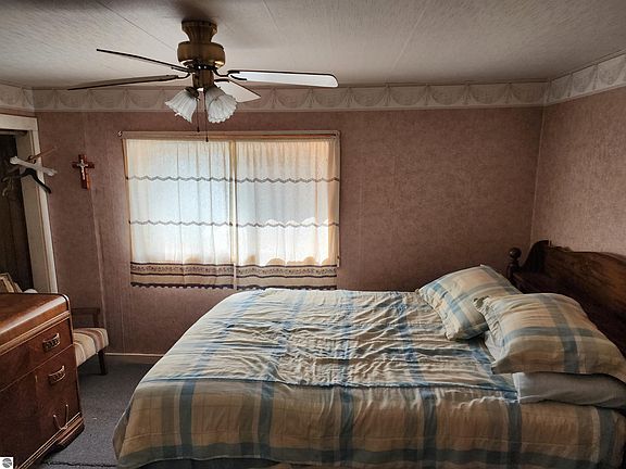5th image of 1823 N Court Dr