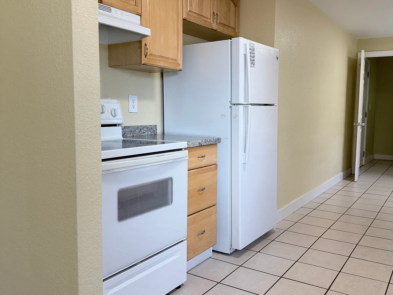 3 bed, 1156 sqft, $2,100 — Photo 3