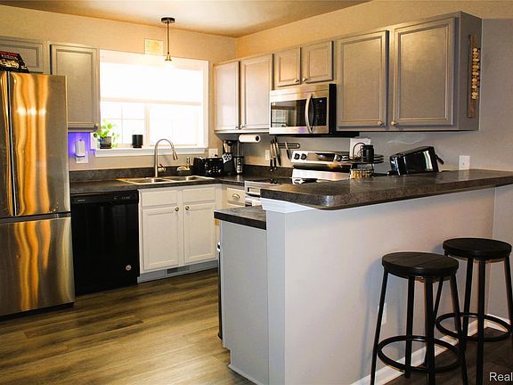 4th image of 4680 Summer Ridge Dr