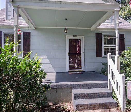 4th image of 2028 S Kinsley Ave