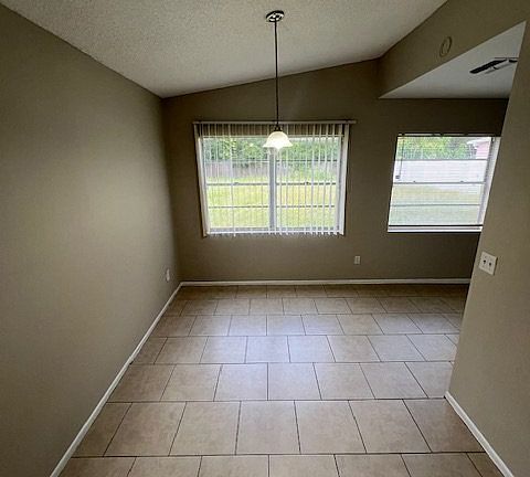5th image of 1518 Thistledown Dr