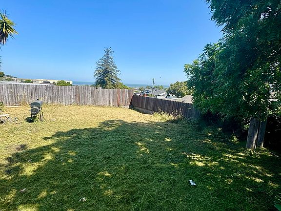 4th image of 297 Christine Dr