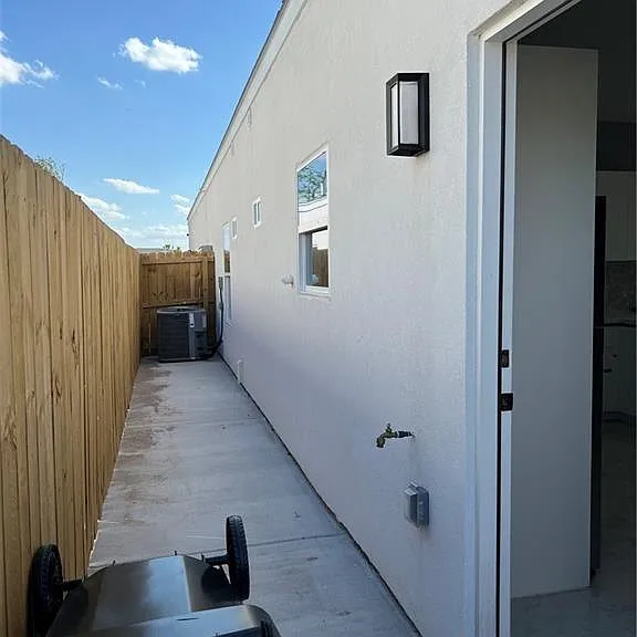 1421 Iris Ave #4 — Photo 17