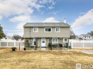 110 Blue Point Rd W FLOOR 2, Holtsville, NY 11742