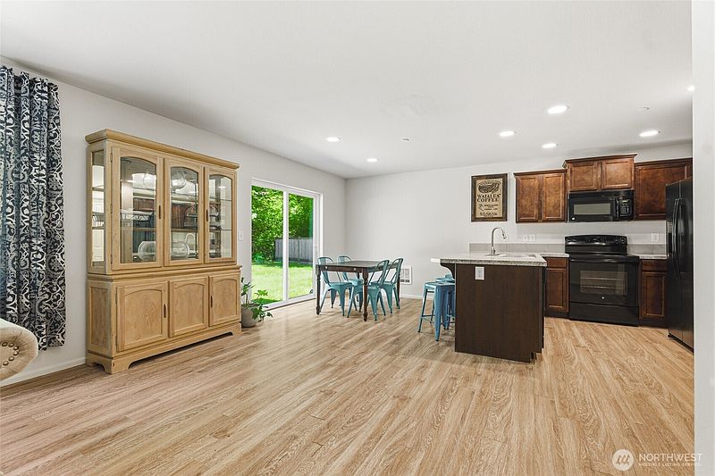 4th image of 7716 Brianna Court SE