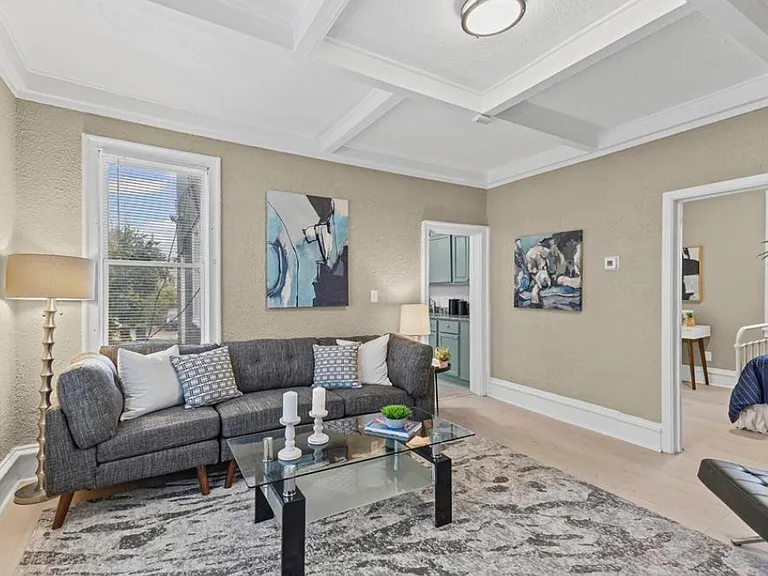 811 Queen Ave N #1 — Photo 8