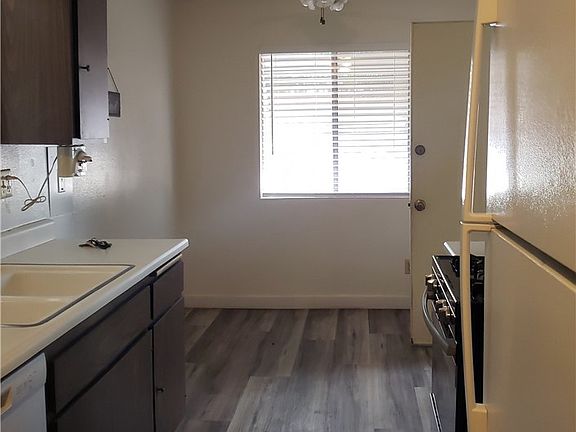 4th image of 2125 San Bernardo Ave