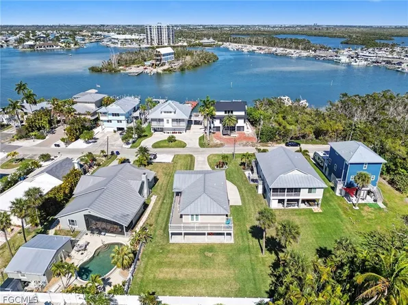 942 Prescott St, Fort Myers Beach, FL 33931