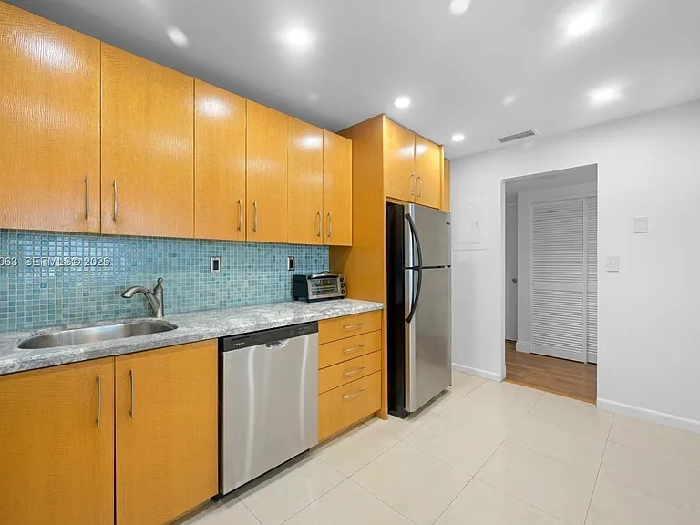 19380 Collins Ave #609 — Photo 9