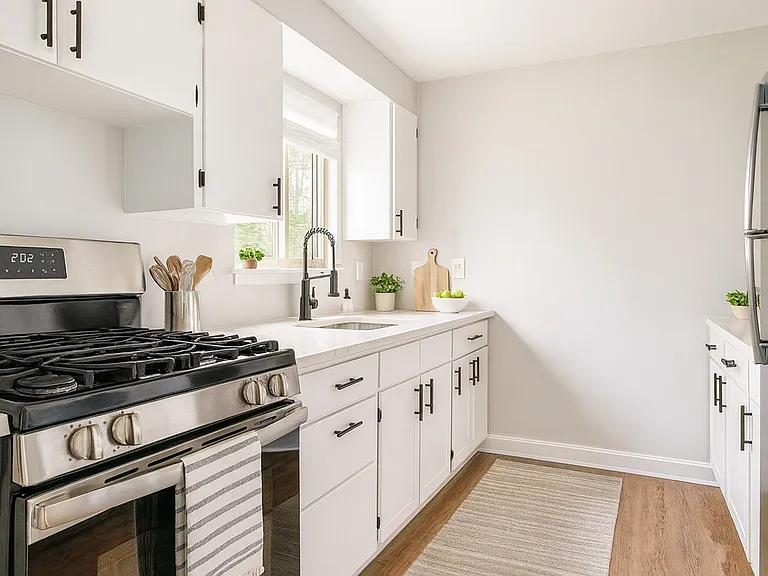 2212 Ford St #8 — Photo 4