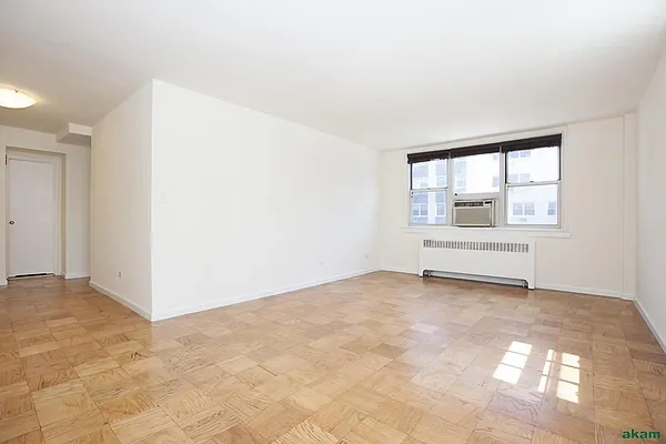 Rented by Addison Property Group | media 14