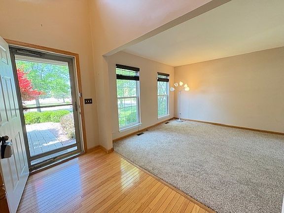 2nd image of 794 Meadowridge Dr