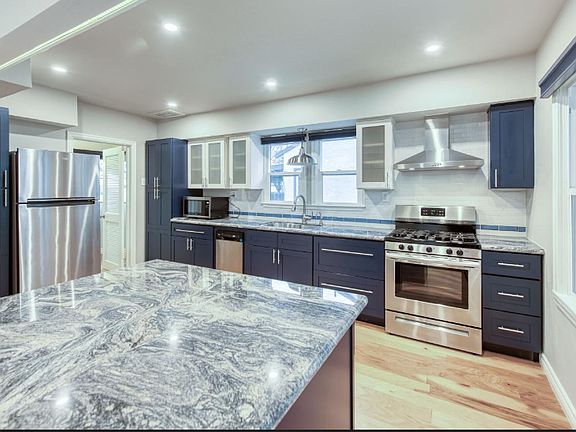 3rd image of 1537 N Safford Ave #1