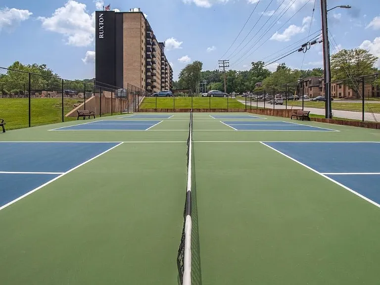 Ruxton Towers Apartments — Photo 32