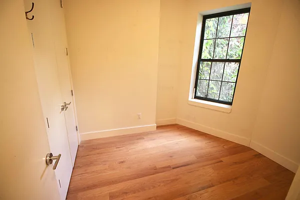 Rented by Delmark Realty LLC | media 35