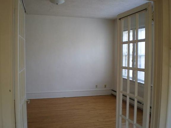 4th image of 1823 Portland Avenue # Top Floor