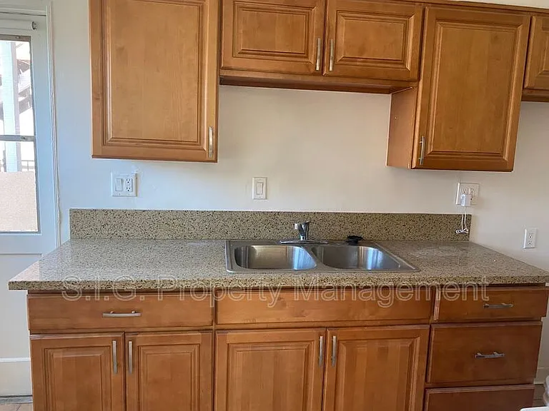 228 E Maple St #D — Photo 5