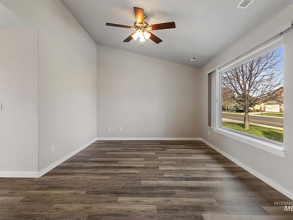 5th image of 4822 Charmae St