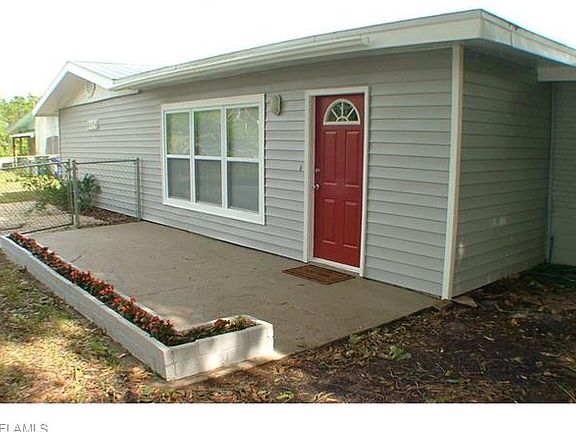 3rd image of 2174 E Gardenia Cir