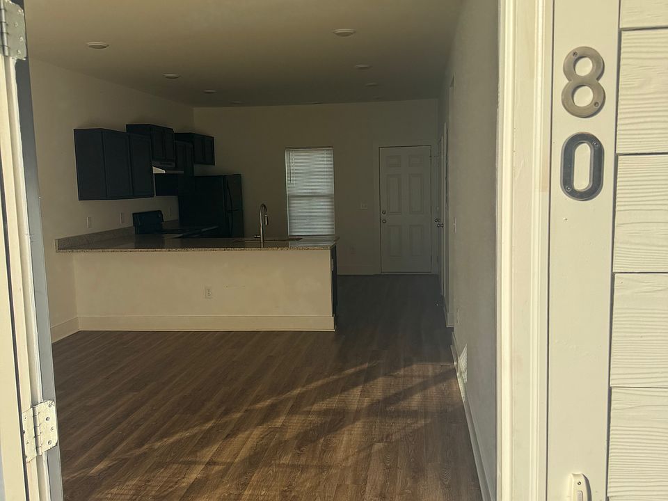 2nd image of 80 E Mason Ct
