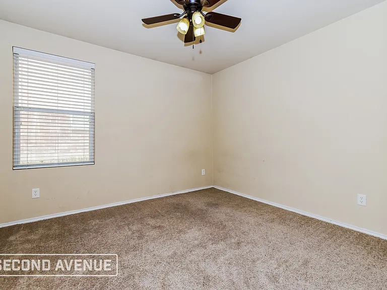 436 Grant Ln — Photo 18